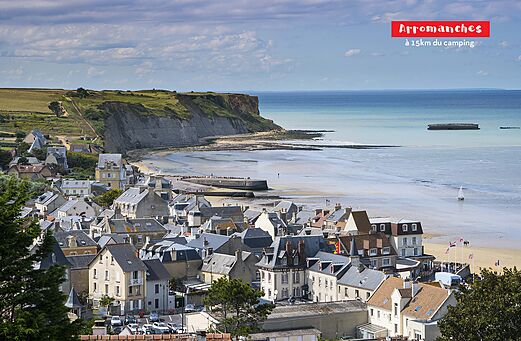 Arromanches-les-Bains, historische kuststad met strand en overblijfselen van de kunstmatige haven.