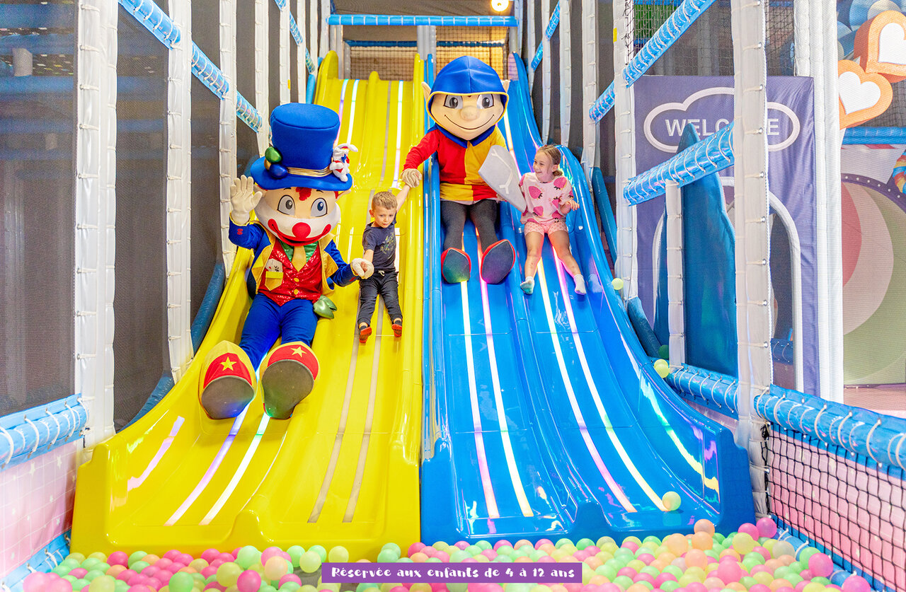 Children's games at CAPFUN Dune Fleurie campsite in Quend Plage (80).