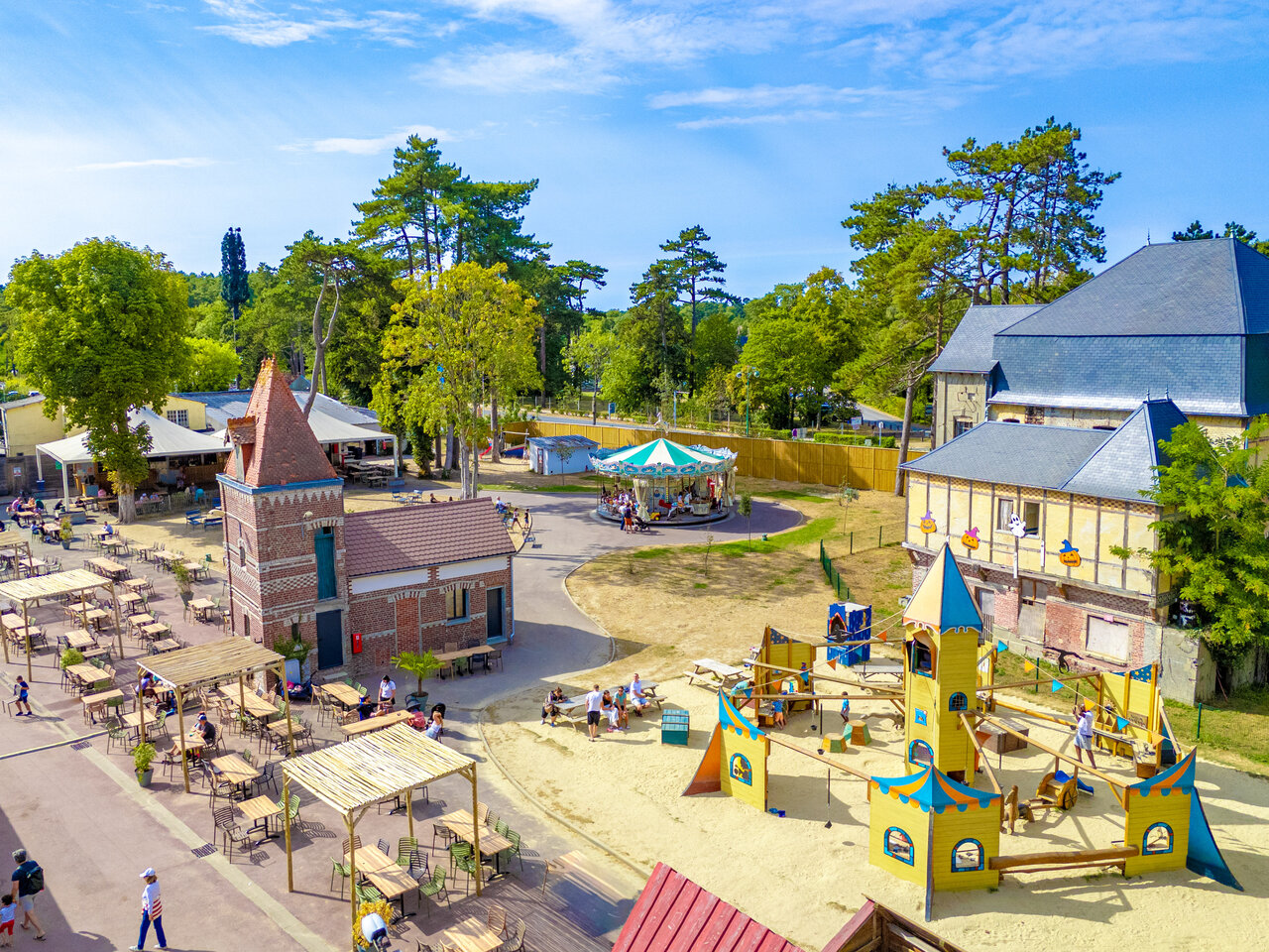 Restaurant, playground, carousel at CAPFUN Dune Fleurie in Quend Plage (80).