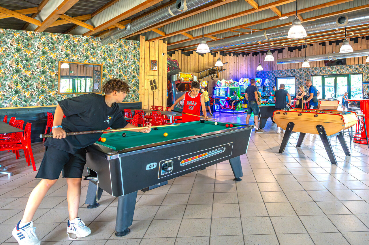 Billiards, foosball, arcade at CAPFUN Dune Fleurie campsite in Quend Plage.