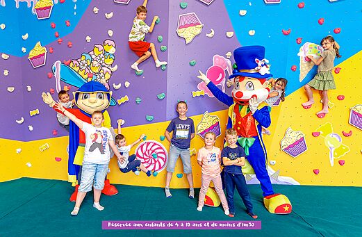 Mur d'escalade enfants au camping CAPFUN Dune Fleurie, Quend Plage (80).