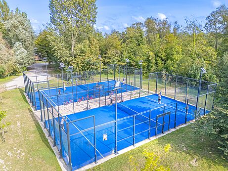 Blaue Padelpl�tze, Luftaufnahme, Camping CAPFUN Dune Fleurie in Quend Plage (80).