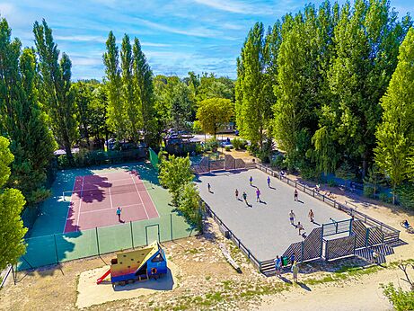Activit�s sportives et aire de jeux au camping CAPFUN Dune Fleurie � Quend Plage (80).