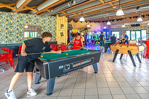 Billard, Kicker und Arcade-Spiele auf dem Campingplatz CAPFUN Dune Fleurie in Quend Plage.