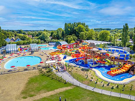 Parc aquatique géant au camping CAPFUN Dune Fleurie à Quend Plage.