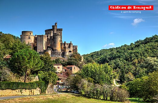 Mittelalterliche Burg Bonaguil, eine historische Sehenswürdigkeit in der Nähe von Duravel.