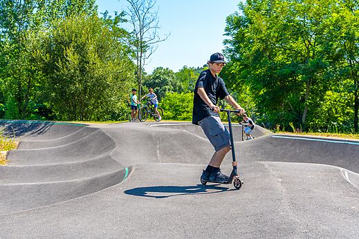 Pump track voor scooters en fietsen op camping CAPFUN Duravel in Duravel (46).