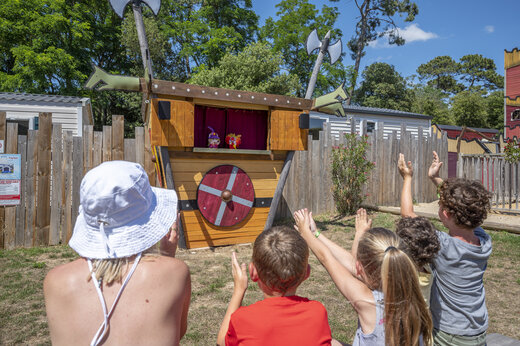 Puppentheater f�r Kinder auf dem Campingplatz CAPFUN Ecureuils in JARD SUR MER (85).