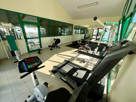 Ausgestatteter Fitnessraum mit Laufb�ndern und Fahrr�dern auf dem Campingplatz CAPFUN Ecureuils in JARD SUR MER (85)