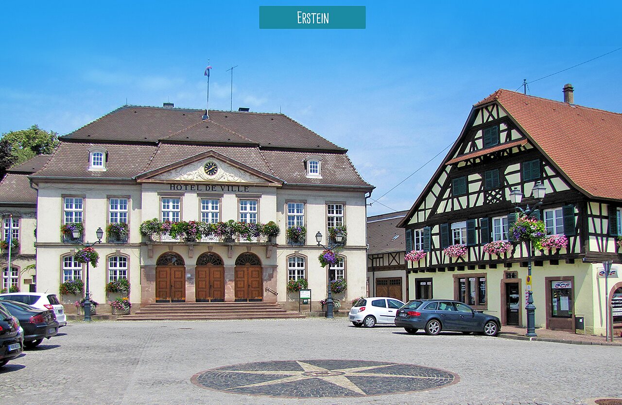 Rathaus und traditionelle H�user in Erstein, Stadt zu besuchen im Elsass.