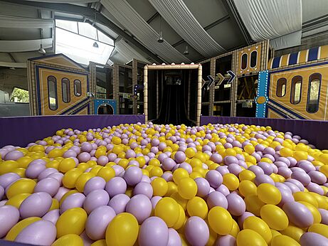B�llebad und Indoor-Spielplatz f�r Kinder auf dem Campingplatz CAPFUN El Escorial.