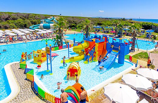 Pool, Wasserspielplatz und Rutschen auf Campingplatz CAPFUN Europing in Tarquinia (01).