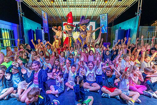 Kinderanimation Show mit Maskottchen auf dem Campingplatz CAPFUN Europing in Tarquinia.