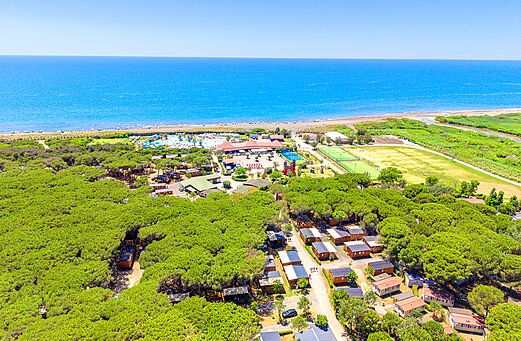Luftaufnahme Camping, Wasserpark, Strand, Mobilheime CAPFUN Europing in Tarquinia (01).