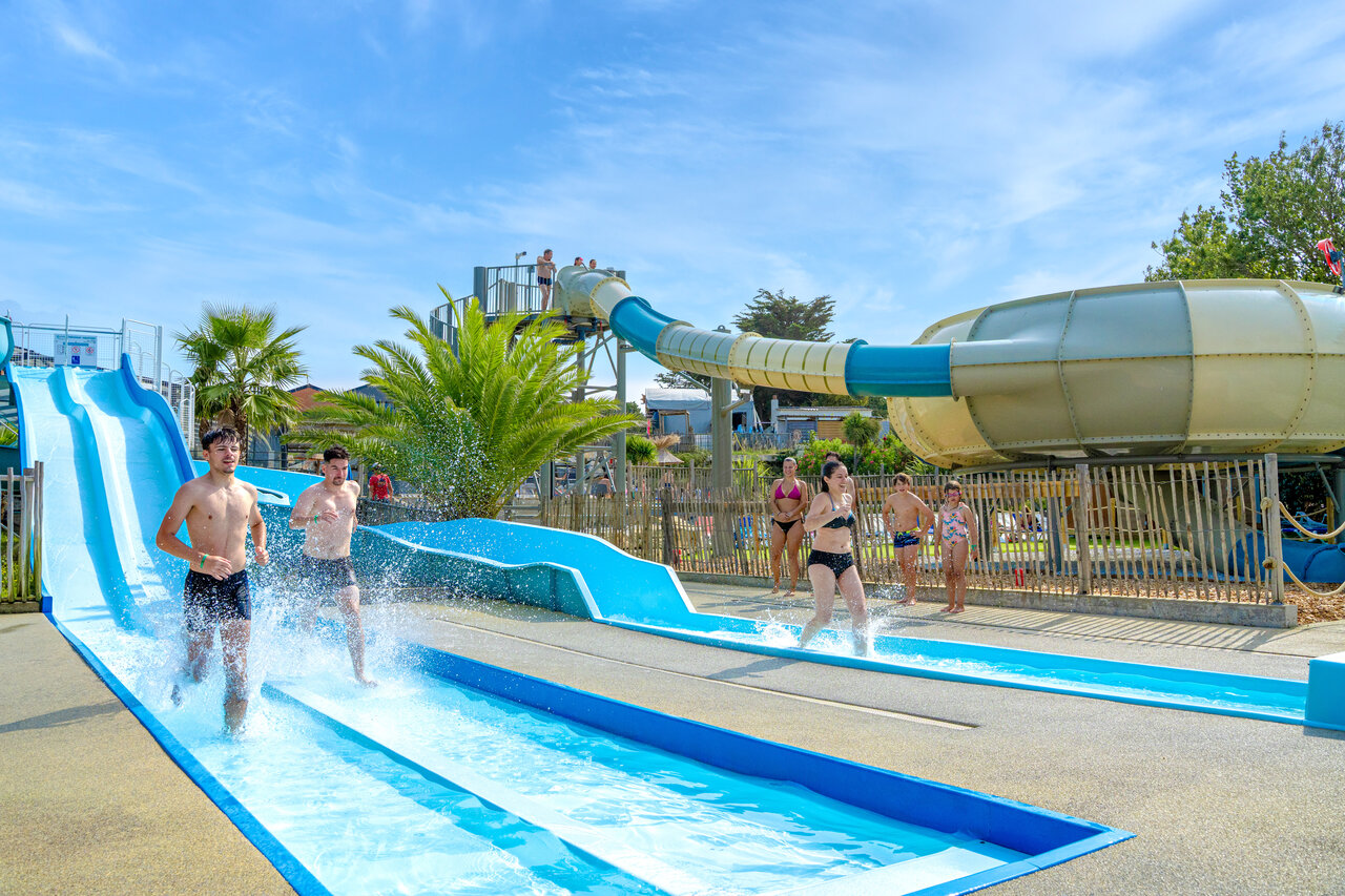 Waterglijbanen en racebanen op camping CAPFUN L'Eve in Saint-Marc-sur-Mer (44).