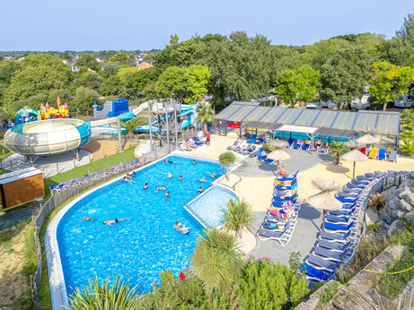 Außenpool, Wasserrutschen und Spiele auf CAPFUN L'Eve, Saint-Marc-sur-Mer (44).