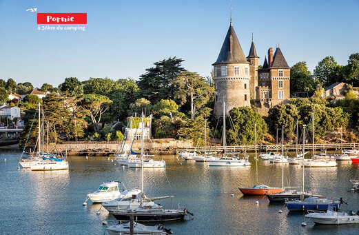 Hafen von Pornic mit historischem Schloss und Booten, in Loire-Atlantique.