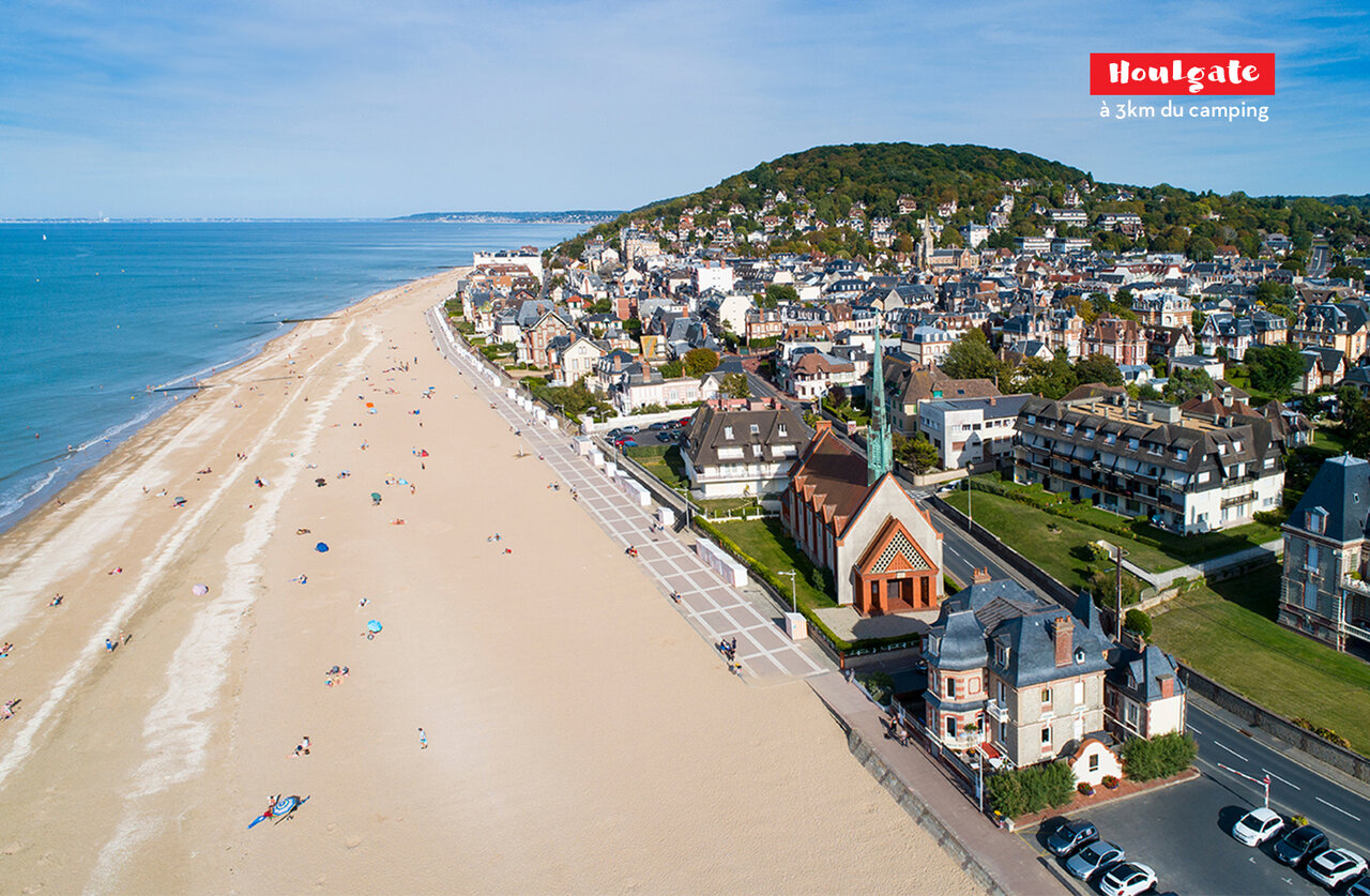 Sandstrand und K�stenstadt Houlgate, Normandie, zu besichtigen