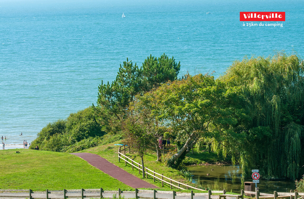 Strand von Villerville in der Normandie, ein Ort zum Besuchen nahe dem Campingplatz.