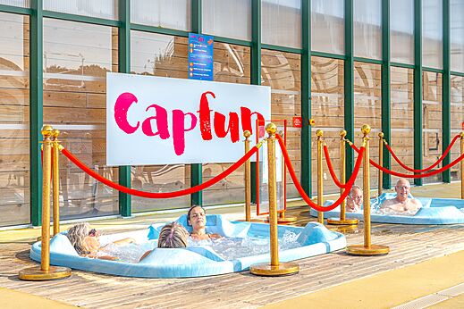 Individuele jacuzzi's voor ontspanning op camping CAPFUN Falaises in Gonneville sur Mer (14).