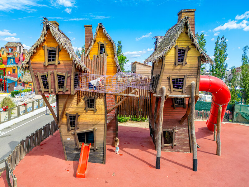 Carabouille Spielplatz - Abenteuerspielplatz mit Baumh�usern, Rutschen auf Camping CAPFUN F�erix MARSEILLAN PLAGE (34).