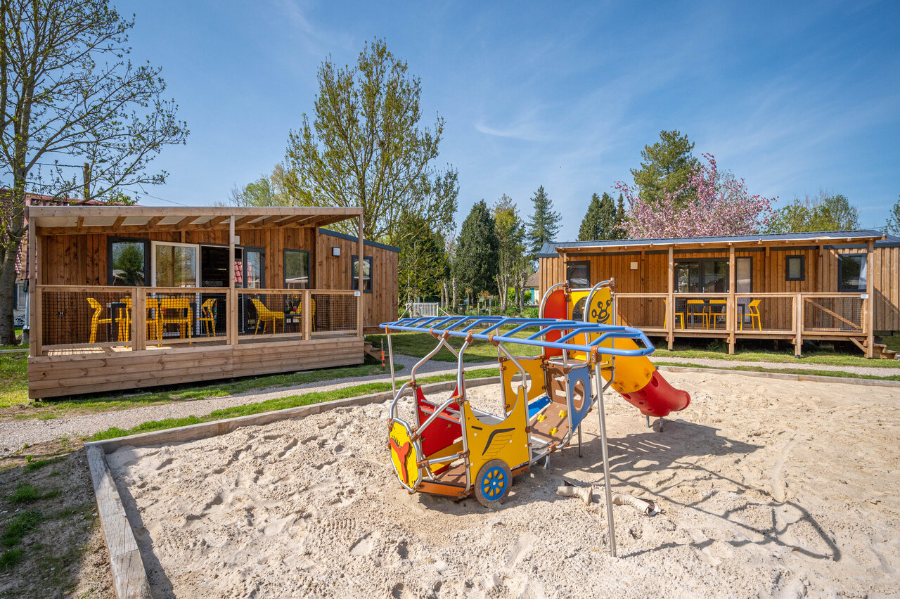 Playground, mobile homes at camping CLICOCHIC Ferme des Aulnes in NAMPONT SAINT MARTIN (80).