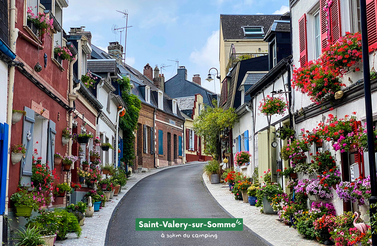 Picturesque flowery street in Saint-Valery-sur-Somme, ideal for a visit.