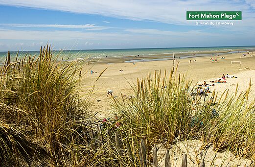 Plage de sable fin de Fort Mahon, destination touristique proche du camping.