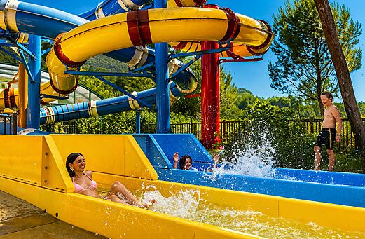 Wasserrutschen, Freibad auf dem Campingplatz CLICOCHIC Filament Thoiras (30).