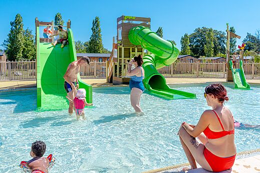 Wasserrutschen und Kinderbecken auf dem Campingplatz VAGUES OCEANES Au Flamenco in Argelès-sur-Mer (66).