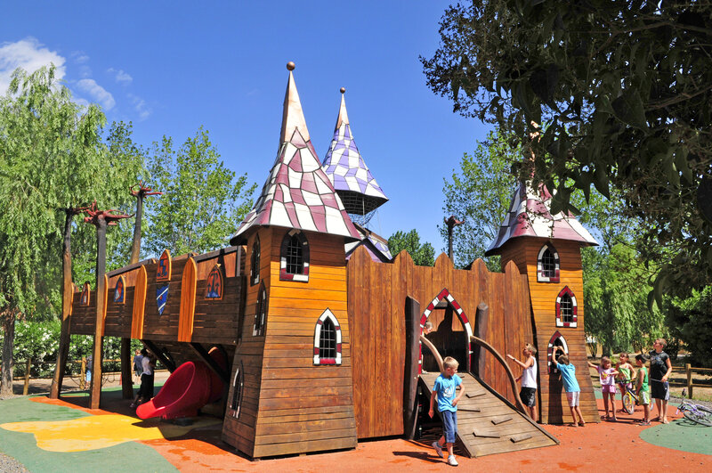 Carabouille Spielplatz - Schloss Spielplatz, Rutsche, Kinder, Campingplatz CAPFUN Fleurs d'Agde in AGDE (34).