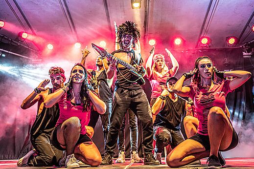 Rock animatieshow met entertainers op camping CAPFUN Fleurs d'Agde in AGDE (34).