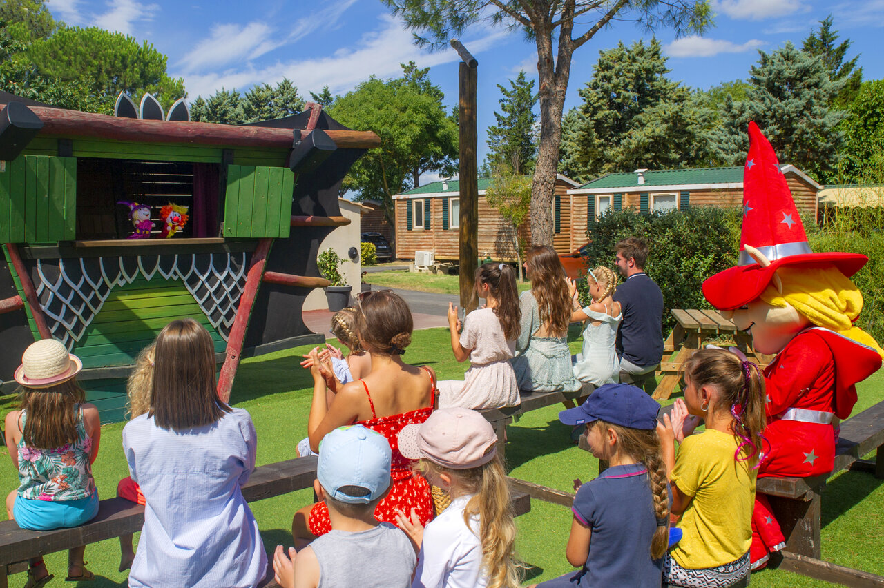 Puppentheater und Maskottchen f�r Kinder auf dem Campingplatz CAPFUN Fleur de Camargue.