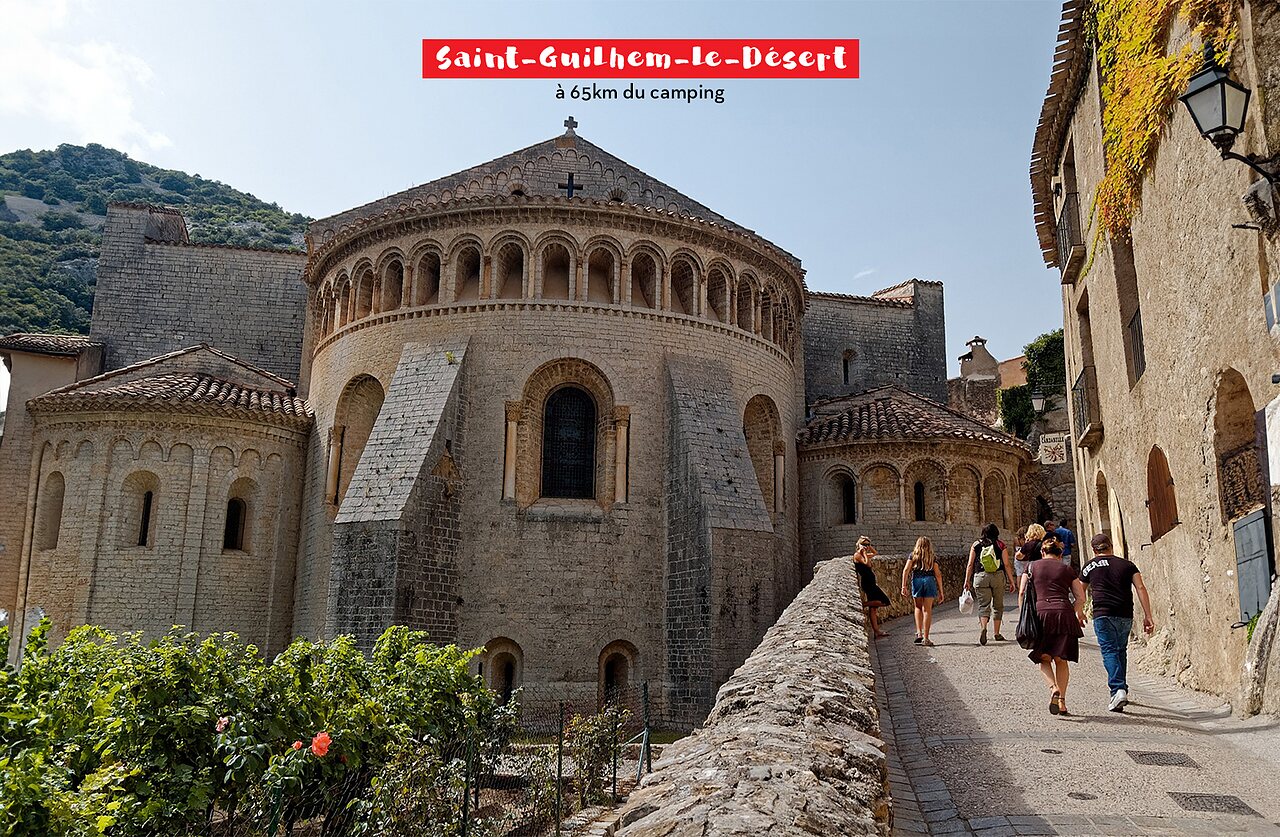 Mittelalterliches Dorf Saint-Guilhem-le-D�sert mit Abtei, UNESCO-Weltkulturerbe.