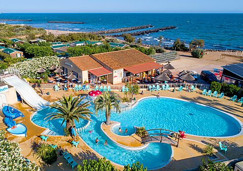 Waterpark, strand op camping CAPFUN Flots Bleus in VIAS PLAGE (34).