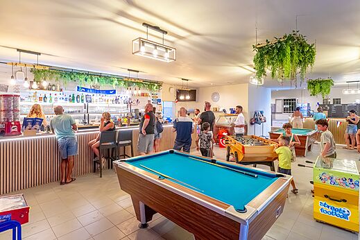 Belebte Bar, Billard und Kicker auf CAPFUN Flots Bleus in VIAS PLAGE (34).