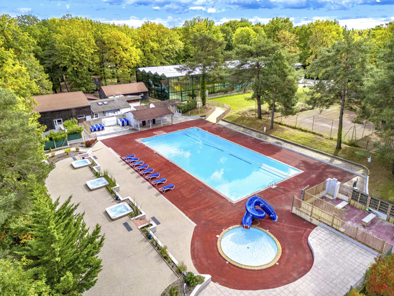 Freibad, Rutsche, Whirlpools auf dem Campingplatz CLICOCHIC La For�t d'Azal�e.