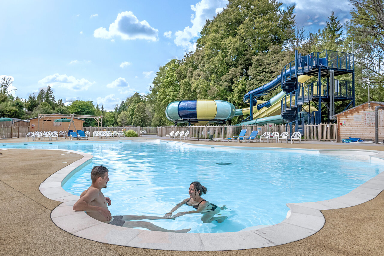 Au�enpool, Wasserrutschen auf dem Campingplatz CLICOCHIC Forge Sainte Marie in Thonnance-les-Moulins.