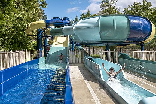 Waterglijbanen en plezier op camping CLICOCHIC Forge Sainte Marie in Thonnance-les-Moulins (52).