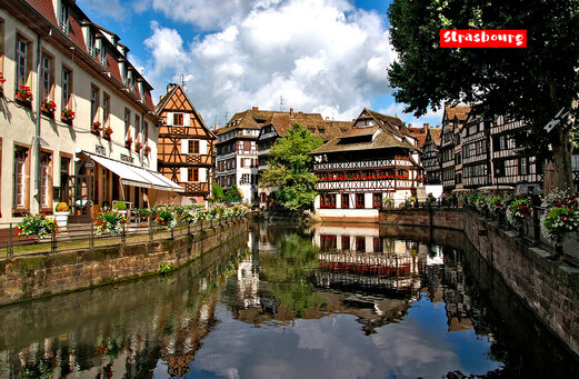 Historische wijk La Petite France in Straatsburg, traditionele huizen aan het water.