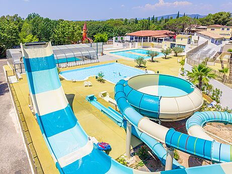 Riesenrutschen und Au�enpools auf dem Campingplatz CAPFUN Le Fr�jus in Fr�jus (83).