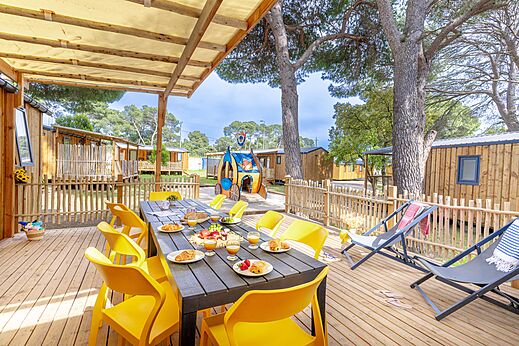 Fr�hst�ck auf Mobil-home Terrasse bei CAPFUN Le Fr�jus, Fr�jus (83).