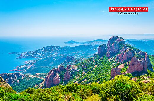 Massif de l'Est�rel, felsige K�stenlandschaft und Mittelmeer nahe Fr�jus.