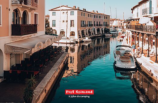 Kan�le, Boote und farbenfrohe H�user von Port Grimaud, Stadt in der N�he von Fr�jus.