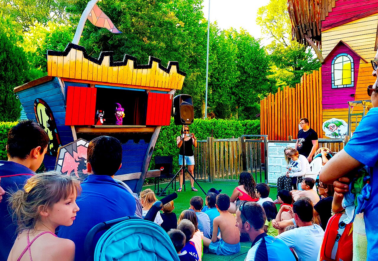 Spectacle de marionnettes pour enfants au camping CAPFUN Fumades � ALLEGRE-LES-FUMADES (30).