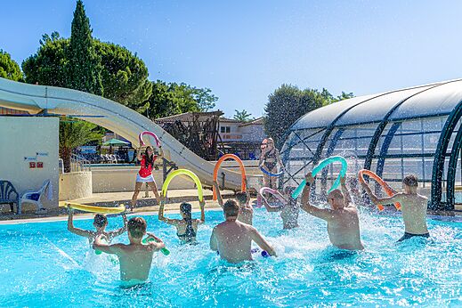 Wateranimatie in zwembad op camping CAPFUN Fumades in ALLEGRE-LES-FUMADES (30).