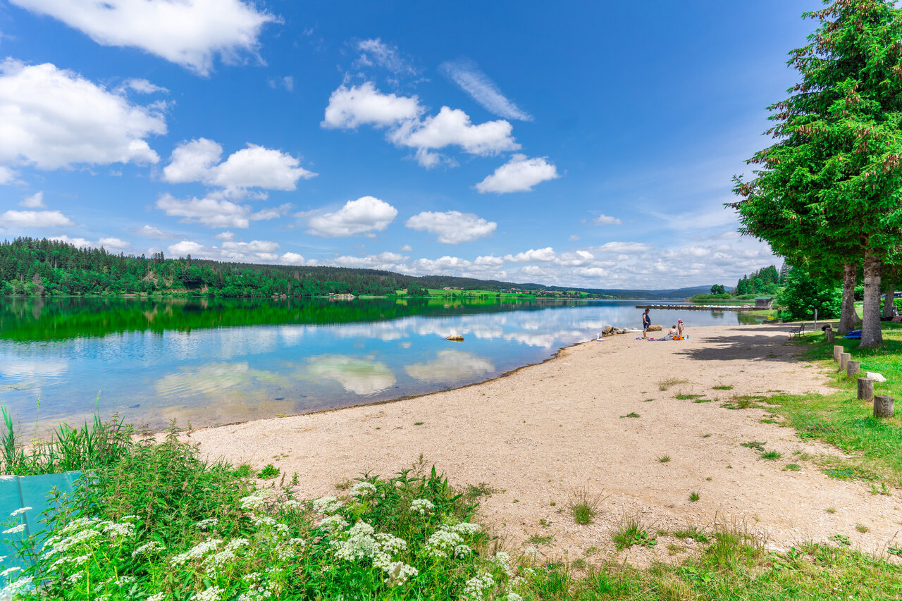 Sandy beach, lake, forest at CAPFUN Fuvettes, Malbuisson (25).