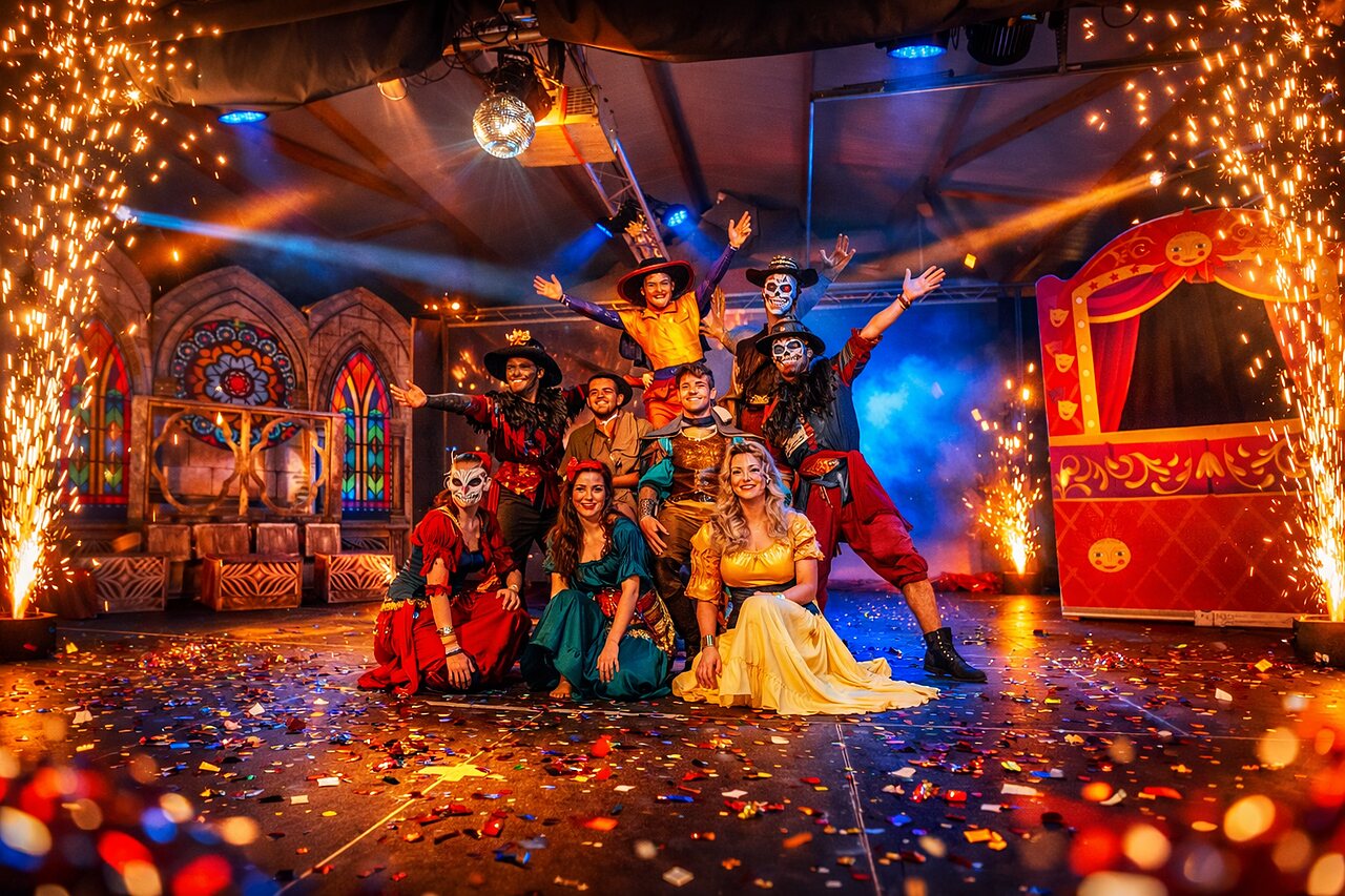 Animationsshow, kost�mierte K�nstler, Pyrotechnik im CAPFUN Golf in SAINT JEAN DE LA RIVIERE (50).