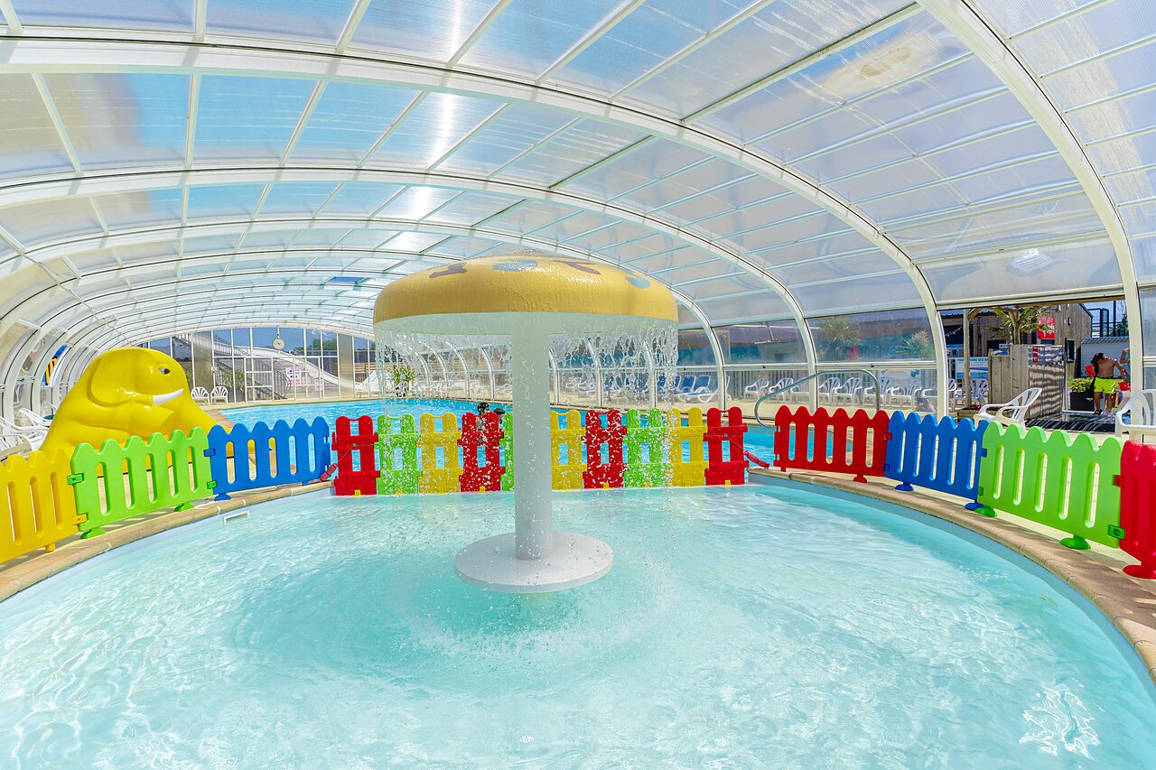 �berdachtes Schwimmbad, Wasserspiele, Rutsche CAPFUN Golf in SAINT JEAN DE LA RIVIERE (50).