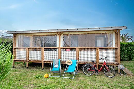 Comfortabele lodgetent op CAPFUN Golf in SAINT JEAN DE LA RIVIERE (50).
